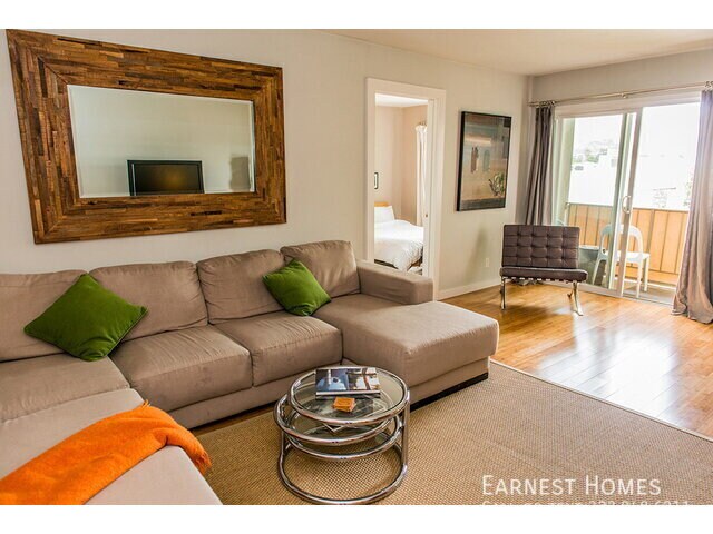 Foto principal - 525 N Sycamore Ave