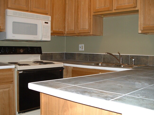 Photo - $780/Bedroom | 2 Bedroom Condo Near UTK | ...