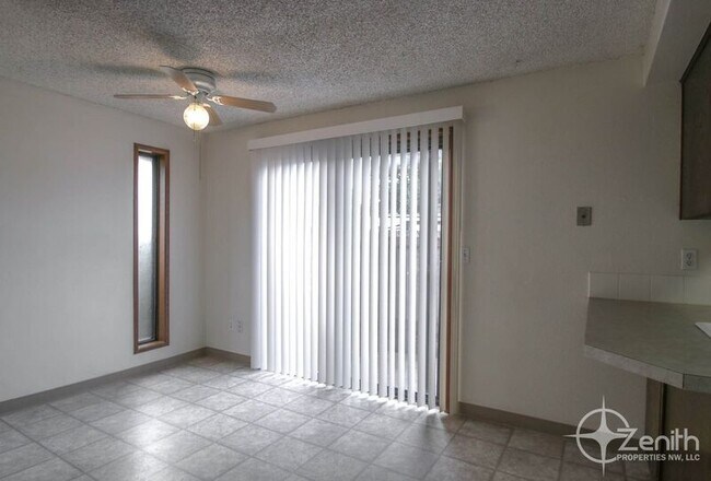 Building Photo - 3020 NE 78th Ave