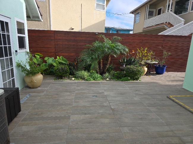 Foto del edificio - 3004 Kelton Ave