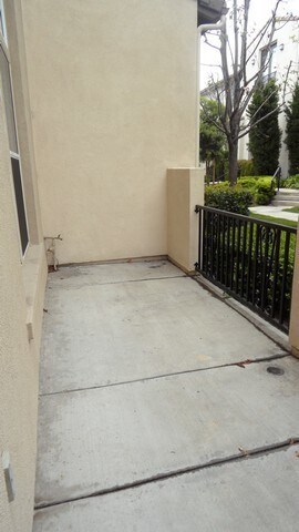 Building Photo - Highly Upgraded 3BR 2.5BA Townhouse In Gat...