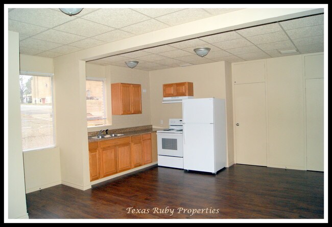 Building Photo - Lewis Apartments