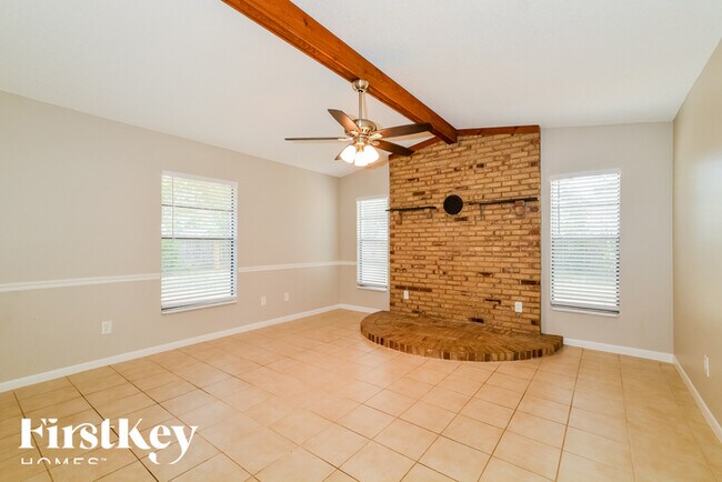 Building Photo - 1257 Poinsettia Dr