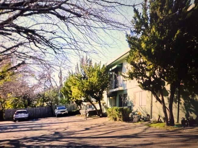 Foto del edificio - 1360 Orange Ave