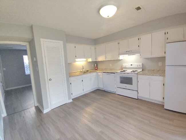 Building Photo - 33 Fonda Dr