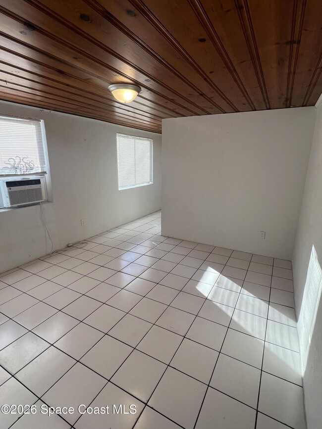 Building Photo - 441 Vickers St