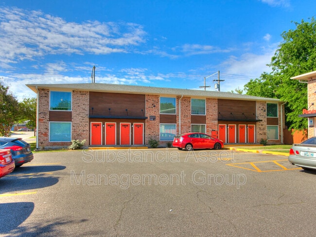 Building Photo - 900 NW 24th St