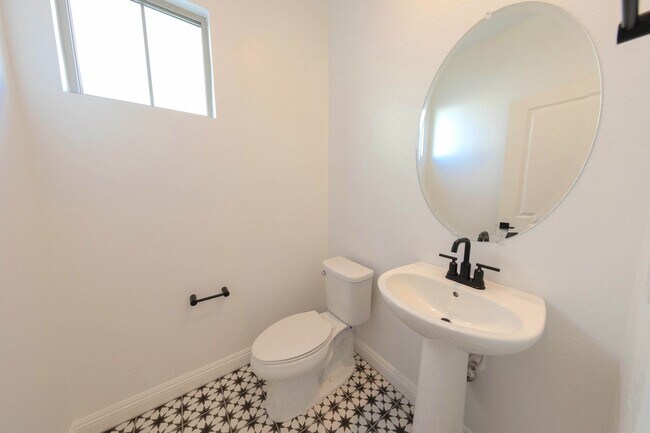 Foto del edificio - NEW CONSTRUCTION HOME WITH 3 BED/3 BATH + ...