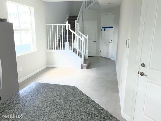 Building Photo - 3 br, 2.5 bath House - 16340 Oakview Dr