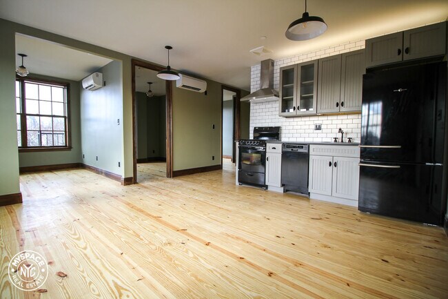 Building Photo - 26 Newel St