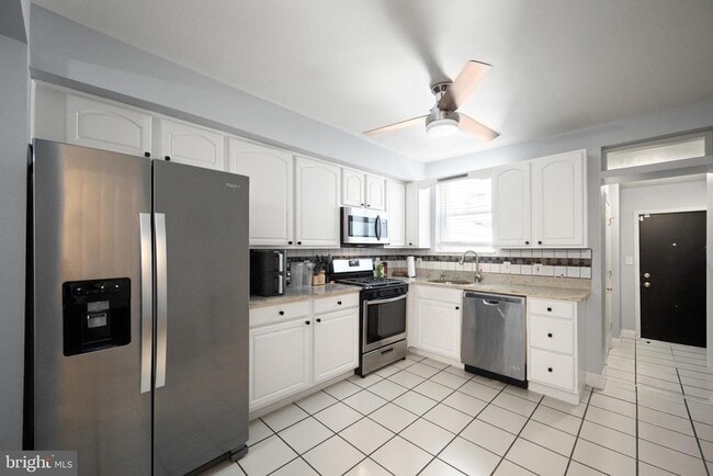 Building Photo - 517 S Ellwood Ave