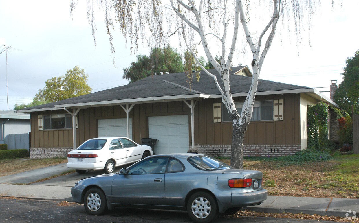 Primary Photo - 1177-1179 White Dr