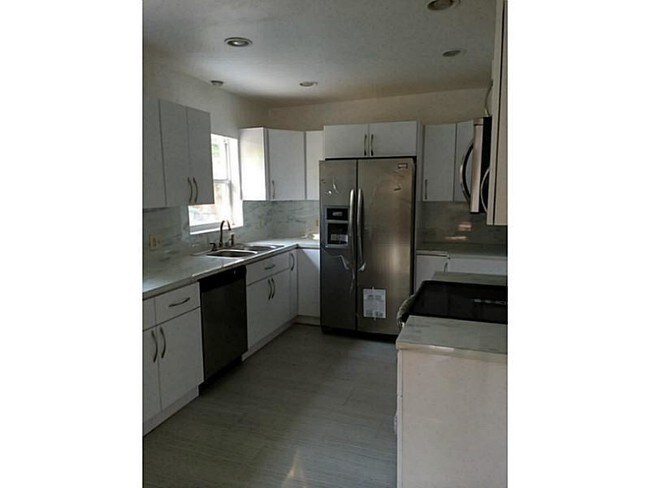 Building Photo - 460 NE 76th St