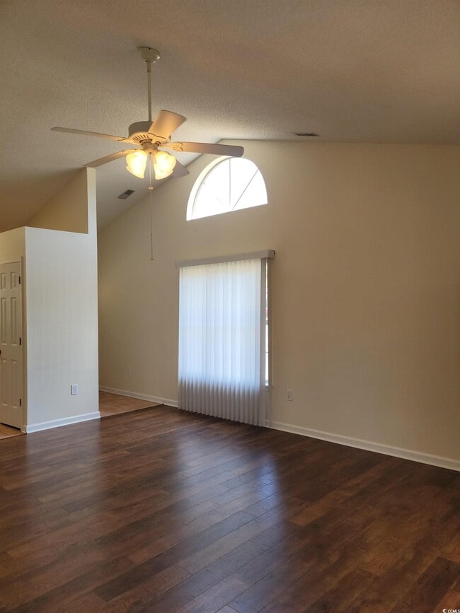 Building Photo - 609 6th Ave N Building Photo - 609 6th Ave N