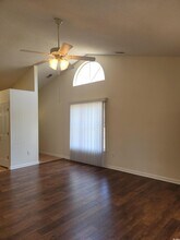 Building Photo - 609 6th Ave N