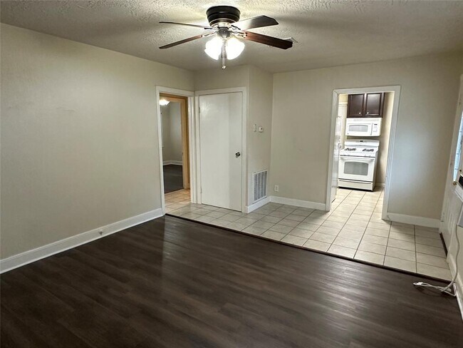 Building Photo - 1016 S Booth Ln