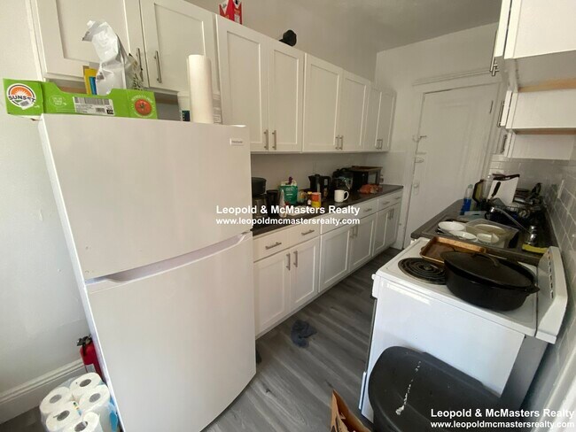 Foto del edificio - 90 Brainerd Rd