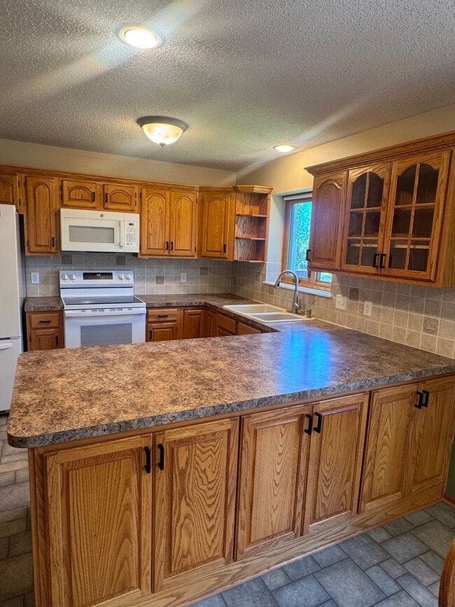 Building Photo - Exceptional 3+! Bedroom Inside & Out on a Private Cul-de-Sac Lot