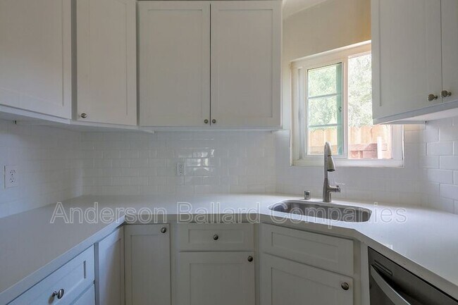 Foto del edificio - 4360 Ocean View Blvd