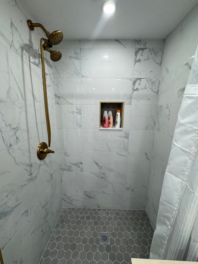 Building Photo - 104 E Euclid Ave