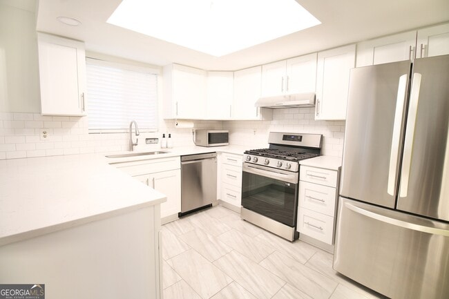 Building Photo - 34 Little Silver Ct