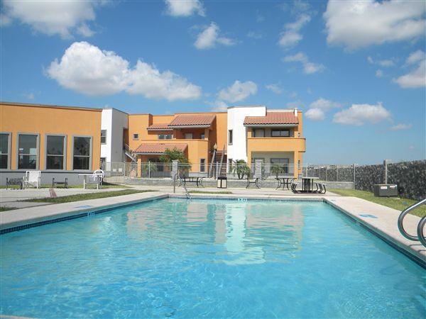 Pool - Castelo Apartments