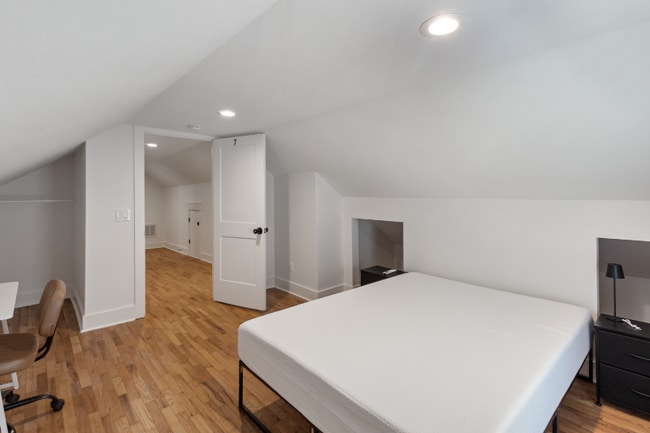 Foto del edificio - 1133 E Henry St