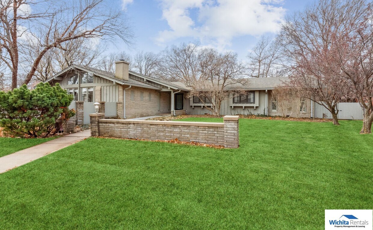 Foto principal - Beautiful 2,961 Sqft home in a Great Neigh...