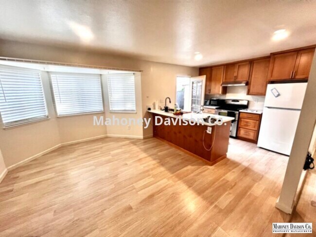 Building Photo - Updated 3 bed/2 bath Southwest Santa Rosa ...