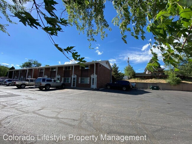 Building Photo - 2 br, 1.5 bath House - 901 Florida Road #10