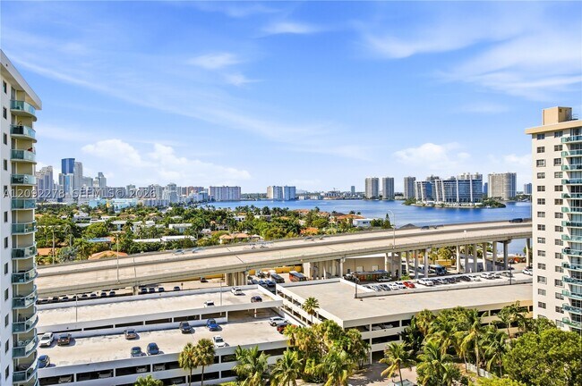 Foto del edificio - 19380 Collins Ave