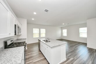 Building Photo - 10314 Valley Vista Dr