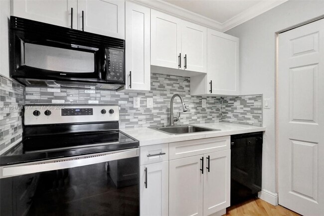 Building Photo - 10755 SW 108th Ave