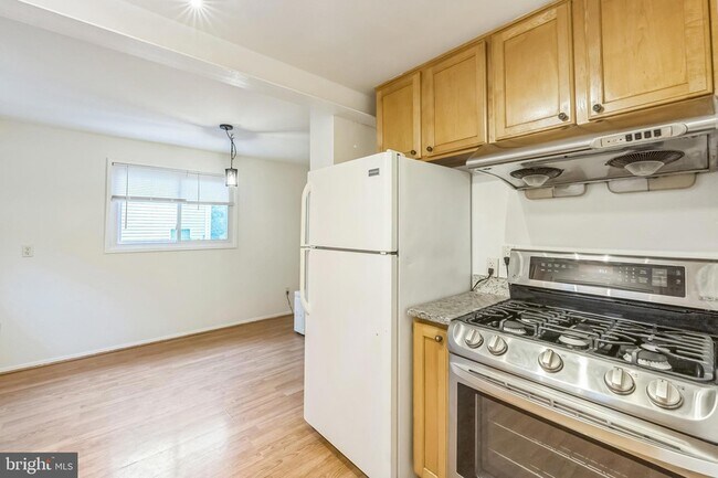Foto del edificio - 10619 Maple St