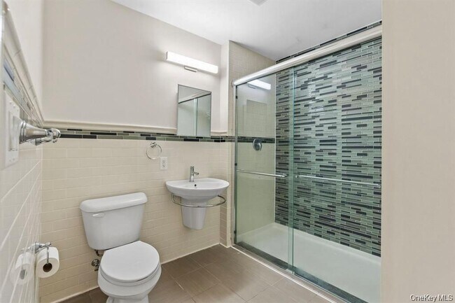 Foto del edificio - 160 Chatterton Ave