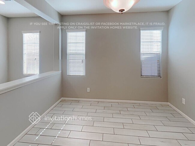 Building Photo - 1024 S 200th Ln