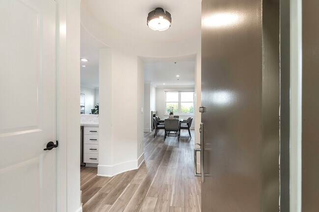 Foto del edificio - 357 N Hayworth Ave