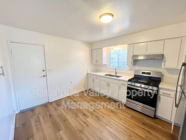 Foto del edificio - 73361 Catalina Way