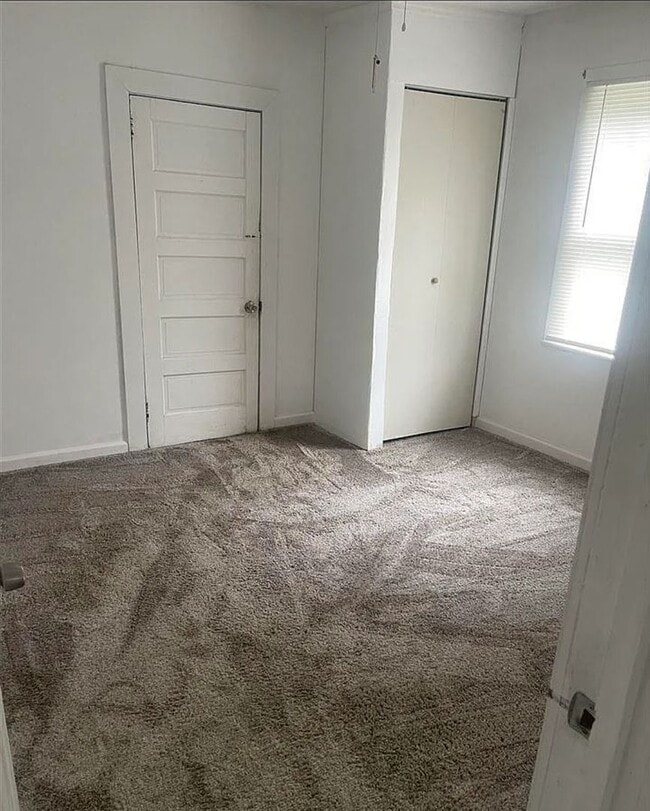 Building Photo - Bungalow- 2 bedroom 1 bath