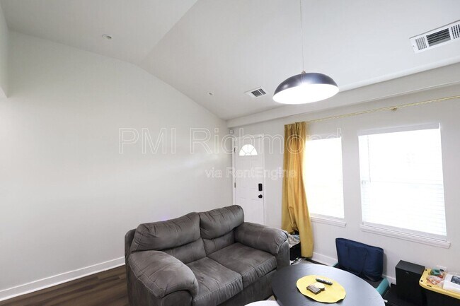 Foto del edificio - 936 Halsey Ln