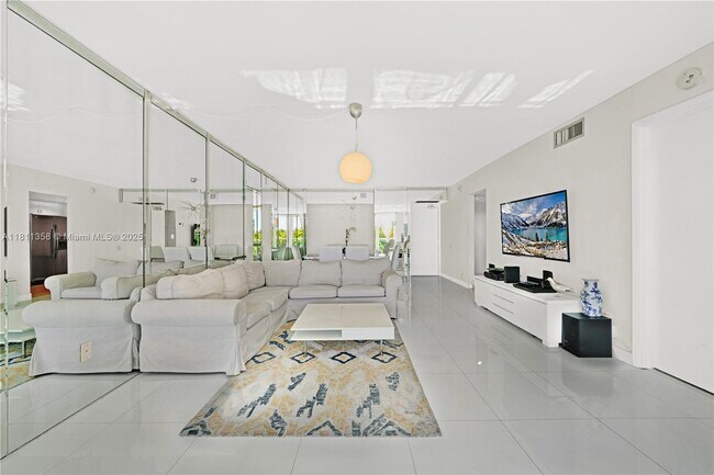Foto del edificio - 100 Bayview Dr