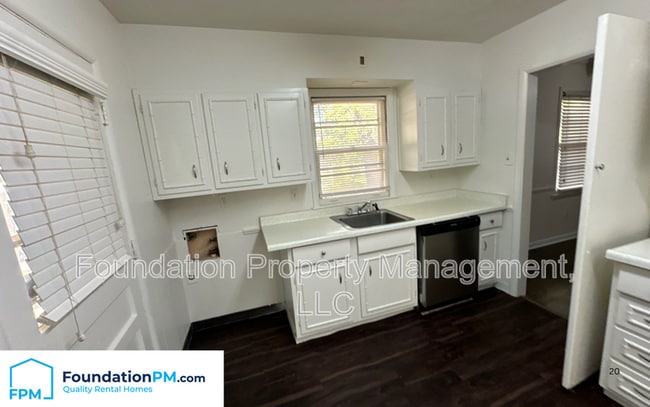 Building Photo - 4937 Fairfield Cir