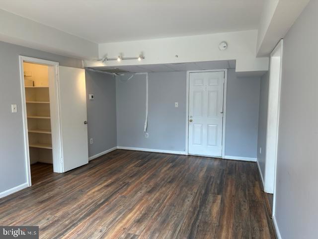 Building Photo - 1816 Queens Ln