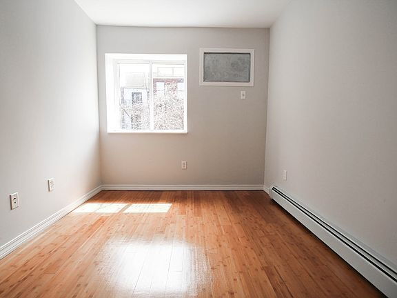 Foto del edificio - "Spacious 3-Bedroom Gem with 2 Full Baths ...