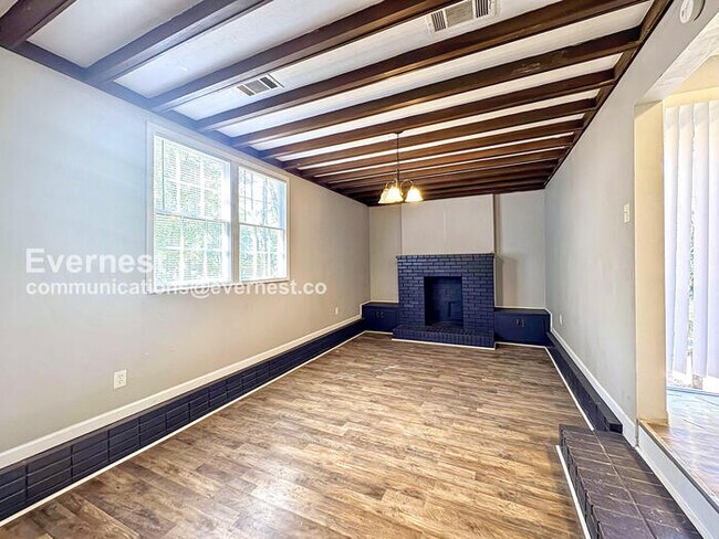 Foto del edificio - 618 Launcelot Rd