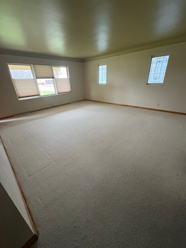 Foto del edificio - 5221 Pointe Tremble Rd