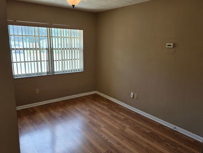 Building Photo - Seffner Home For Rent
