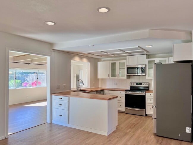 Building Photo - 3 Bed / 2 Bath | Arden Park Home Available...