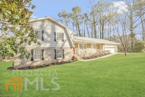 Foto del edificio - 2400 Lansdowne Ct NW