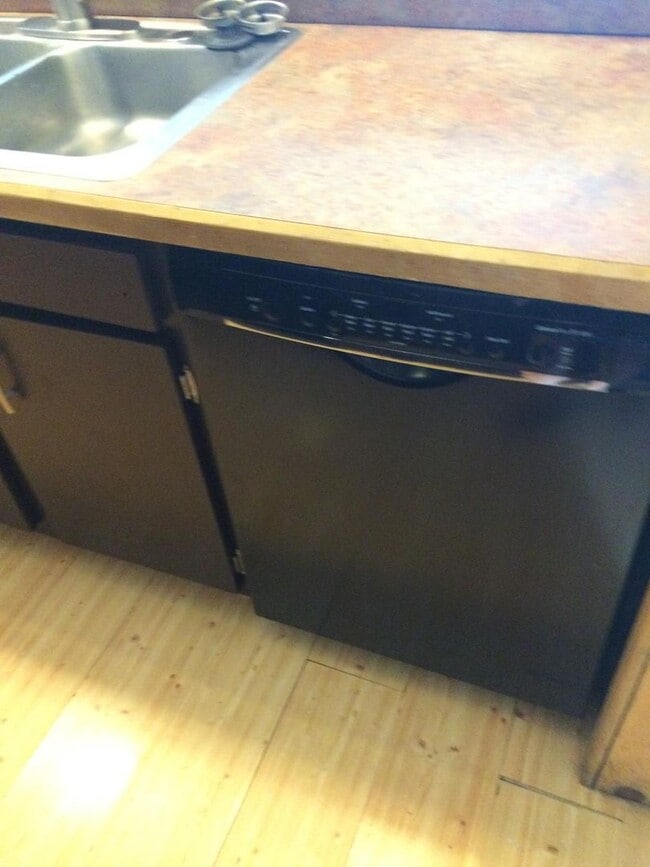 Foto del edificio - Great 2 Bedroom Unit Near Campus and JBo's